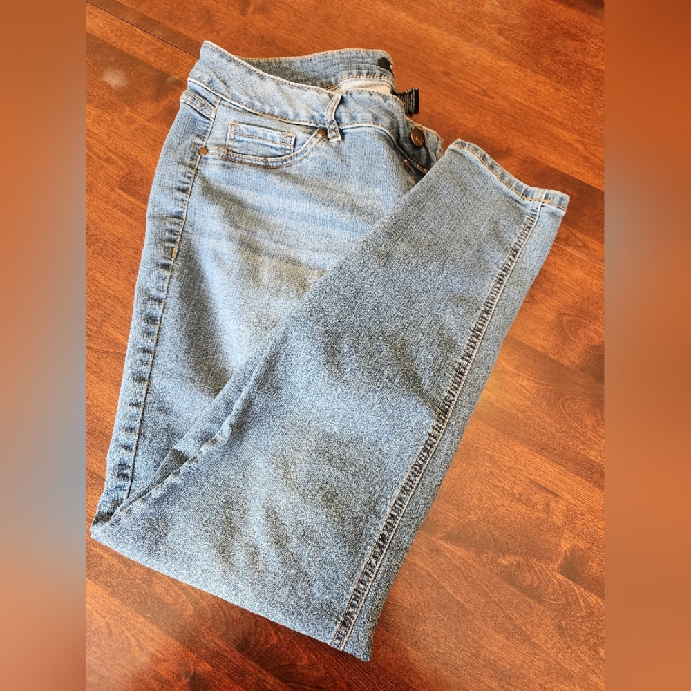 DJEANS Size 16W in Light wash